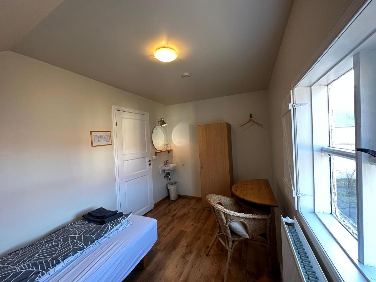 Taergesen Guesthouse Reydarfjordur Экстерьер фото
